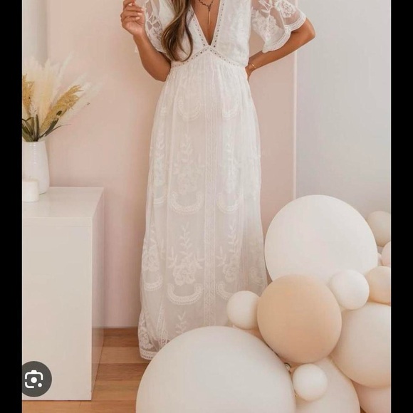 Elegant White Embroidered Maxi Dress - Picture 3 of 7